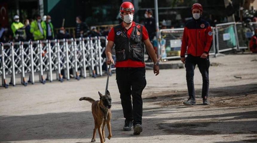 17 Ağustos 1999&rsquo;da enkazdan &ccedil;ıkarılmıştı, İzmir depreminde can kurtardı
