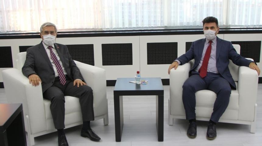 S&uuml;t&ccedil;&uuml; İmam &Uuml;niversitesi Rekt&ouml;r&uuml; Can&rsquo;dan Rekt&ouml;r Karacoşkun&rsquo;a ziyaret