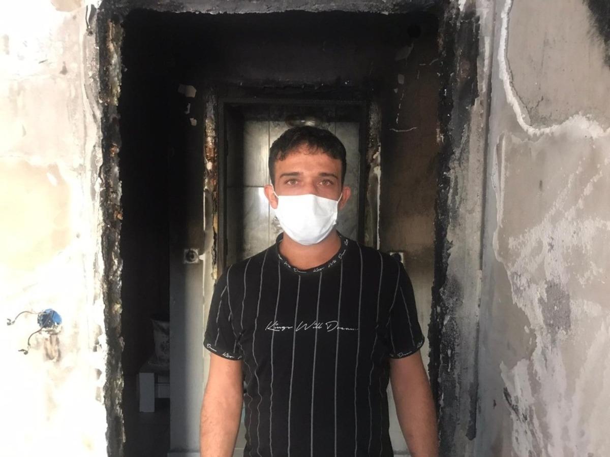 Yangında evi k&uuml;l olan adam yetkililerden yardım istedi