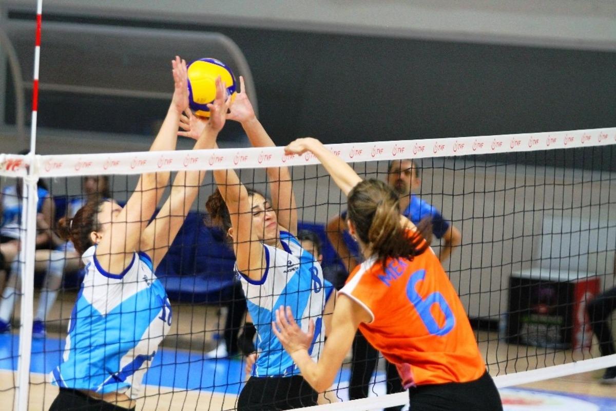 B&uuml;y&uuml;kşehir Kadınlar Voleybol Takımı yoluna yenilgisiz  devam ediyor