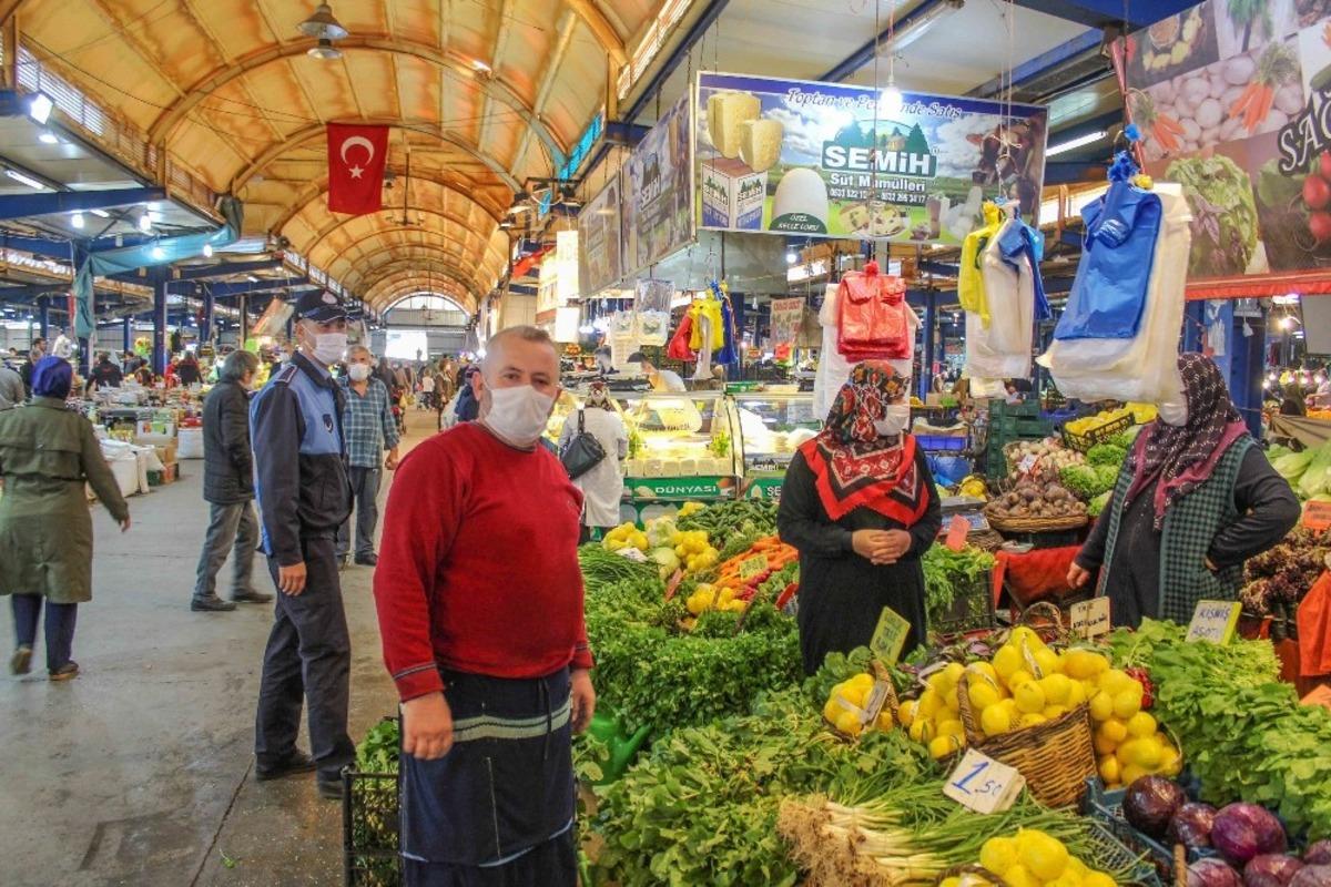 Karacabey&rsquo;de pazaryerinde alınan &ouml;nlemler yoğunluğu azalttı