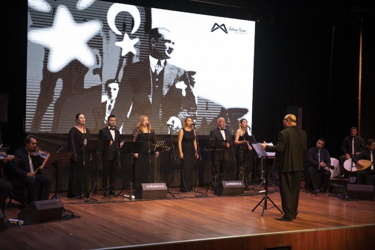 Atat&uuml;rk, Mersin&rsquo;de sevdiği şarkılarla anıldı