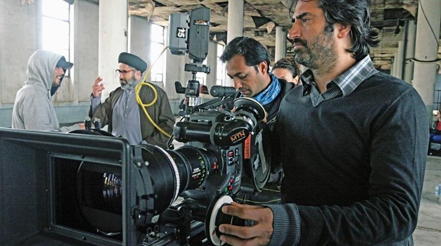 Kırmızıg&uuml;l, 1939 Erzincan depremini beyazperdeye aktarıyor