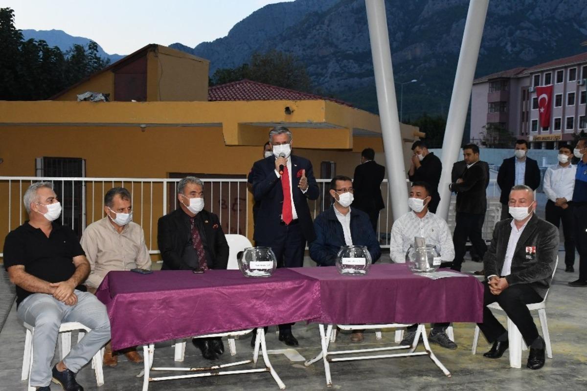 Kemer&rsquo;de pazar esnafı yeni yerlerine kavuştu