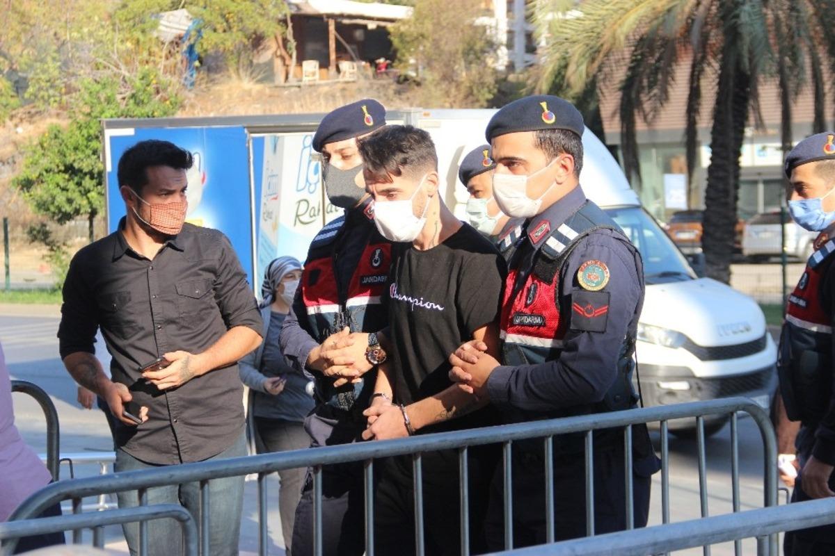 Cinayet ş&uuml;phelisi 73 g&uuml;n sonra berberde tıraş olurken yakalandı