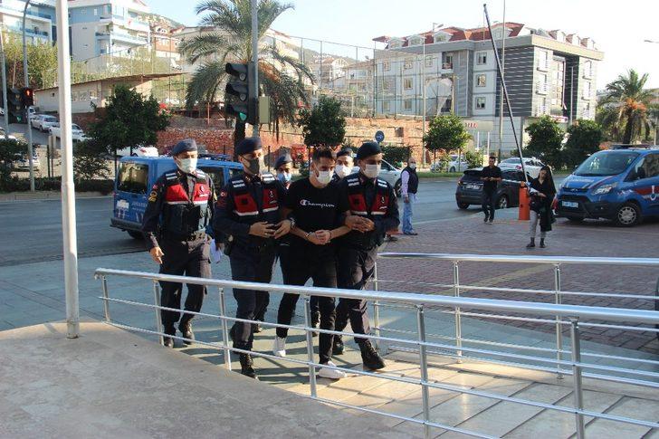 Cinayet şüphelisi 73 gün sonra berberde tıraş olurken yakalandı G2