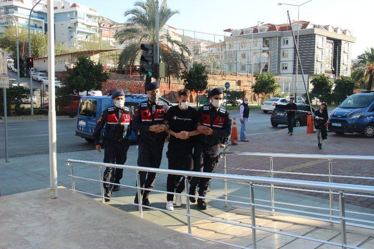 Cinayet şüphelisi 73 gün sonra berberde tıraş olurken yakalandı G3