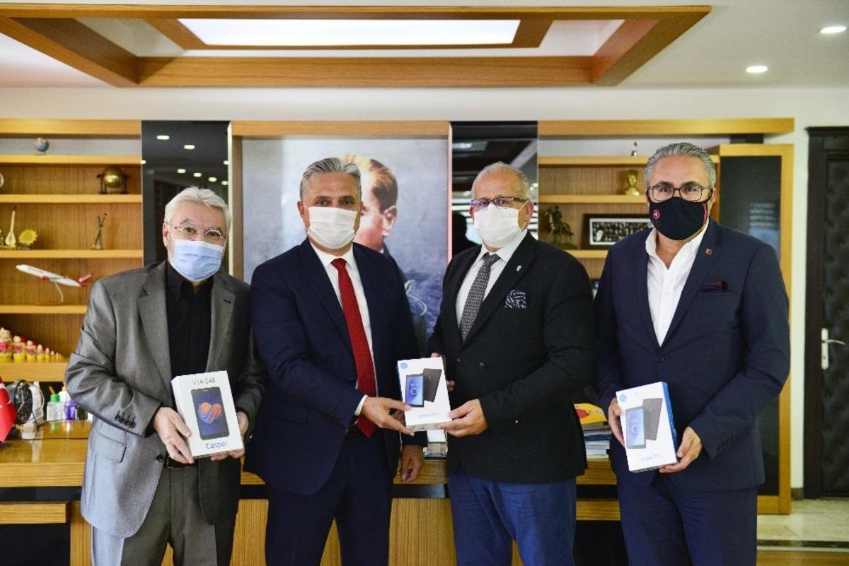 İmece Tablet Kampanyasına destek s&uuml;r&uuml;yor