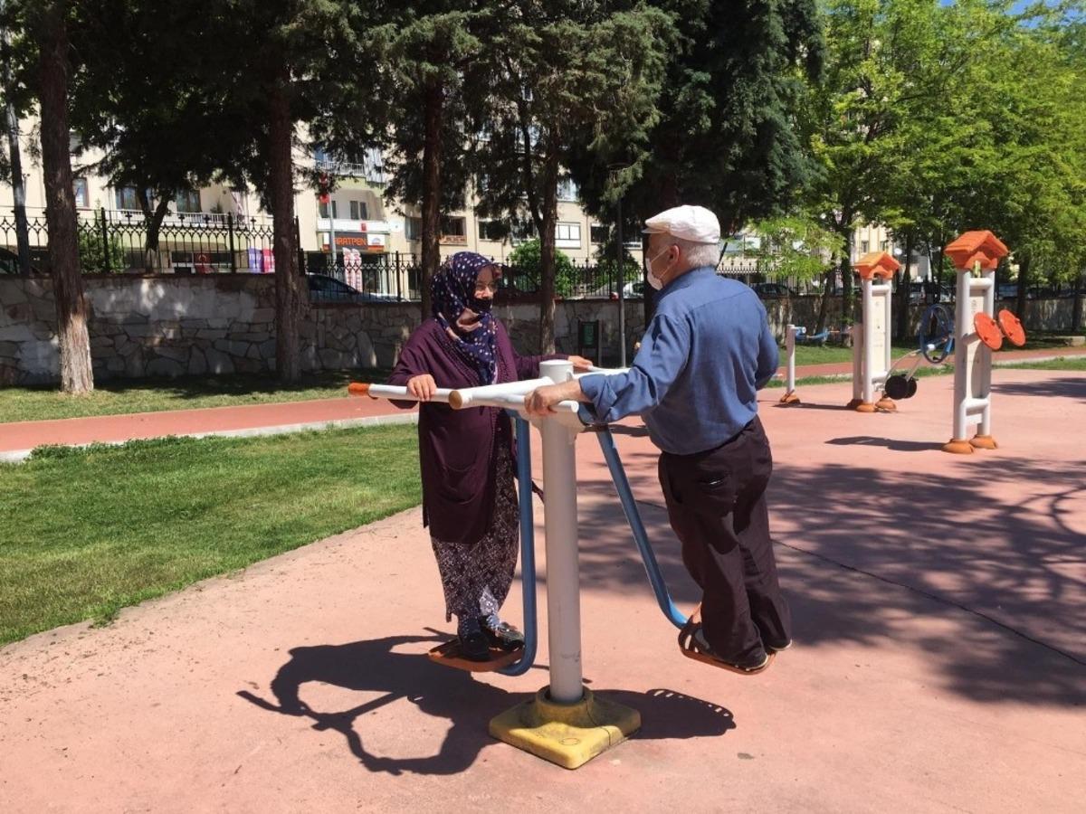 Denizli&rsquo;de 65 yaş ve &uuml;st&uuml; vatandaşlara sokağa &ccedil;ıkma yasağı geldi