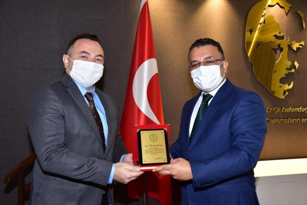 İzmir depreminde g&ouml;rev alan daire başkanlıklarına teşekk&uuml;r plaketi