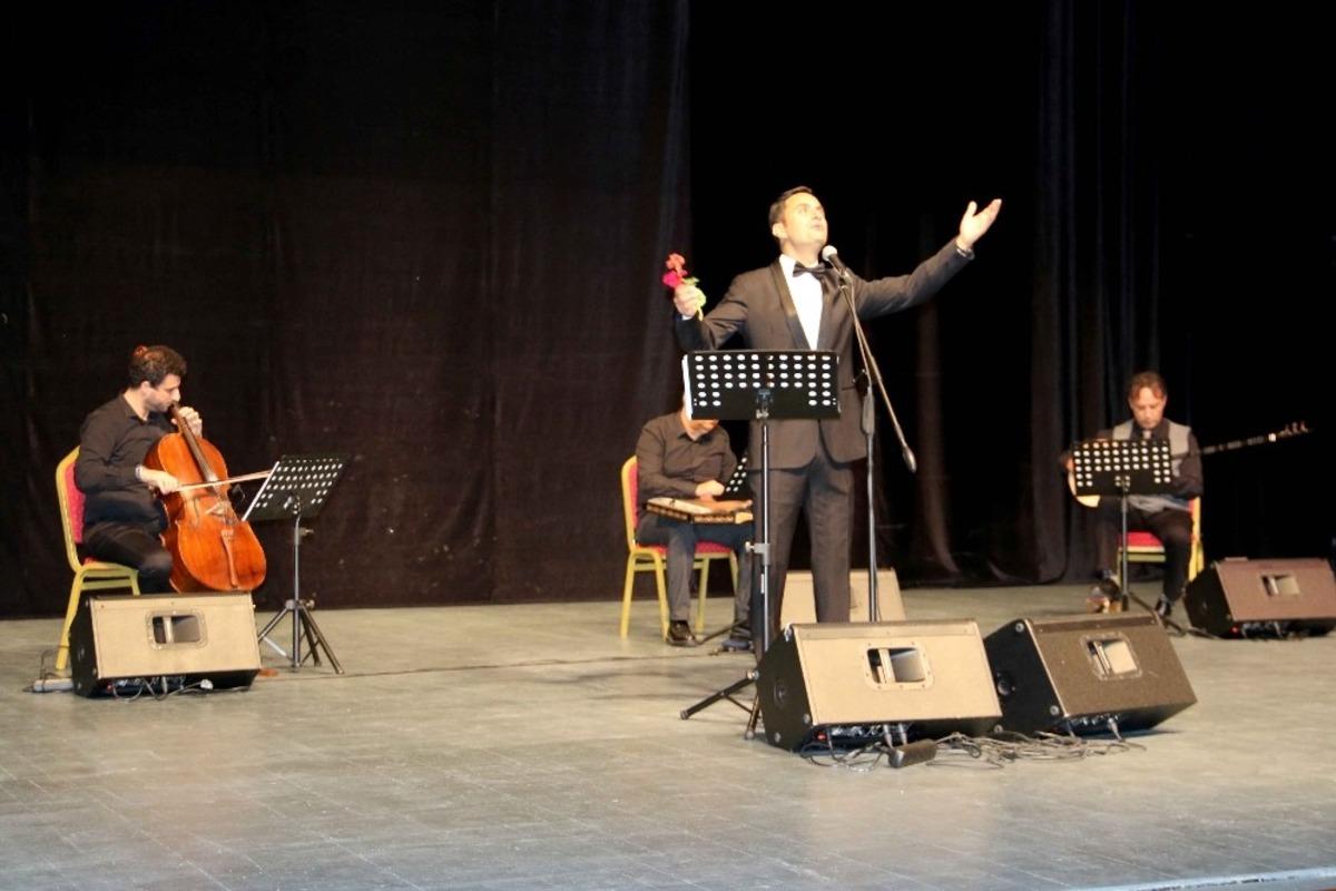 Atat&uuml;rk&rsquo;&uuml;n sevdiği şarkılar Gebze&rsquo;de seslendirildi