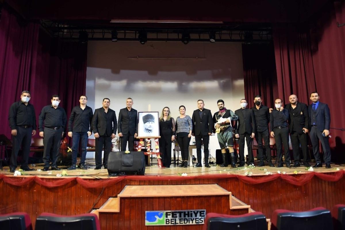 Fethiye&rsquo;de Atat&uuml;rk&rsquo;&uuml;n sevdiği şarkılar seslendirildi