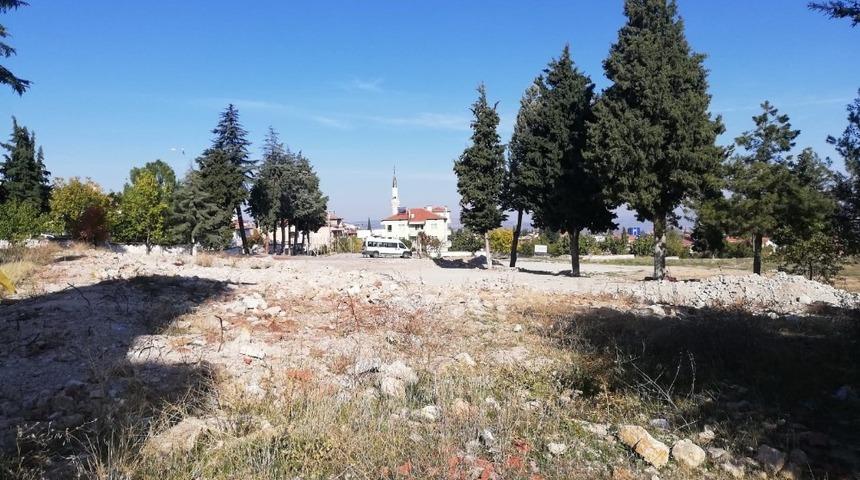 &Ccedil;al&rsquo;da 2 yıl &ouml;nce yıkılan okul i&ccedil;in yeni ihale yapıldı