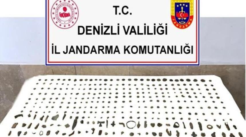 Tarihi eserleri satmak i&ccedil;in m&uuml;şteri ararken yakalandı