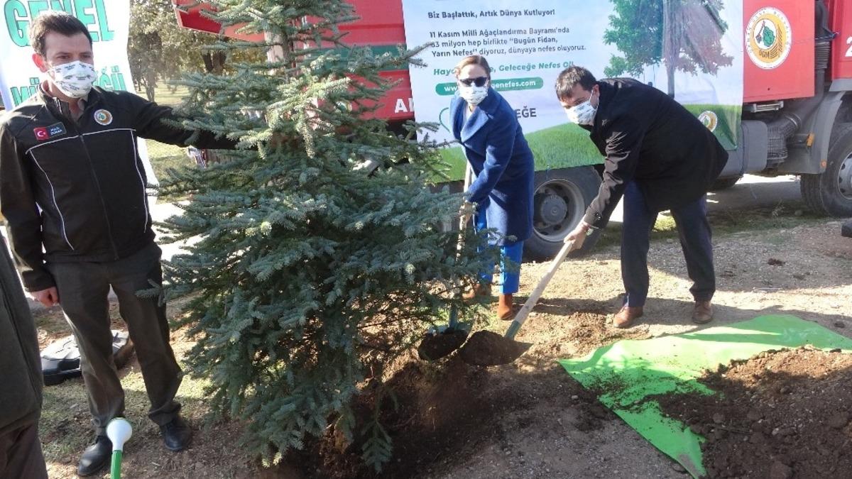 Uşak&rsquo;ta geleceğe nefes i&ccedil;in 4 bin fidan dikildi