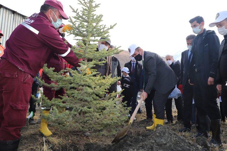 Hakkari’de 10 bin fidan toprakla buluşturuldu G1