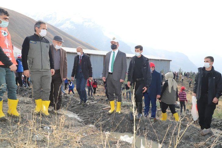 Hakkari’de 10 bin fidan toprakla buluşturuldu G4