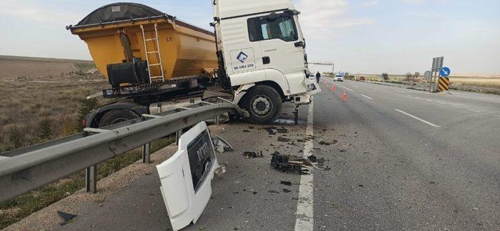 Kontrolden çıkan tır bariyerlere çarparak durabildi G5