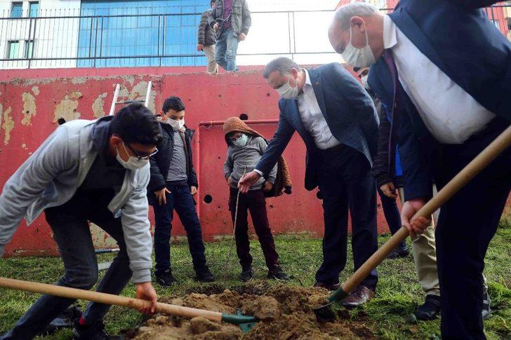 Bağcılar’da 11 yaşındaki öğrenciler 111 ağaç dikti G1
