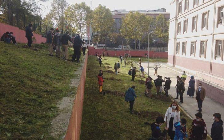 Bağcılar’da 11 yaşındaki öğrenciler 111 ağaç dikti G2