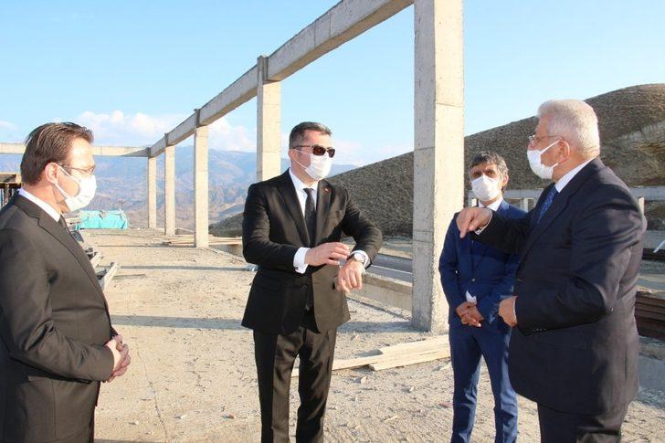 Vali Okay Memiş, Cağ Kebabı ve Et Entegre tesisi inşaatında incelemelerde bulundu G2