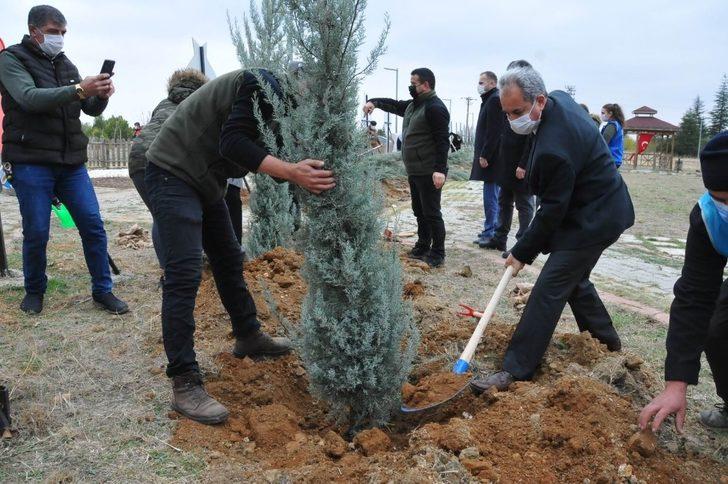 Akşehir’de 54 şehit için 54 fidan toprakla buluşturuldu G5