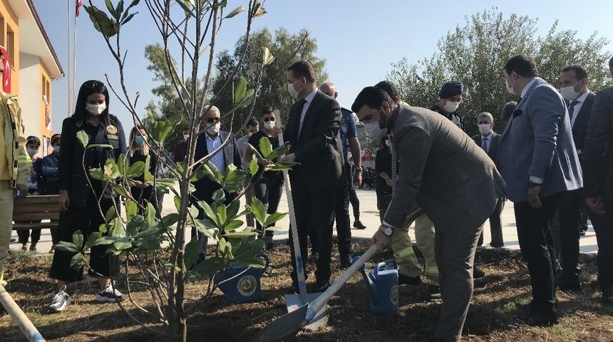 Ceyhan&rsquo;da 3 bin fidan dikildi