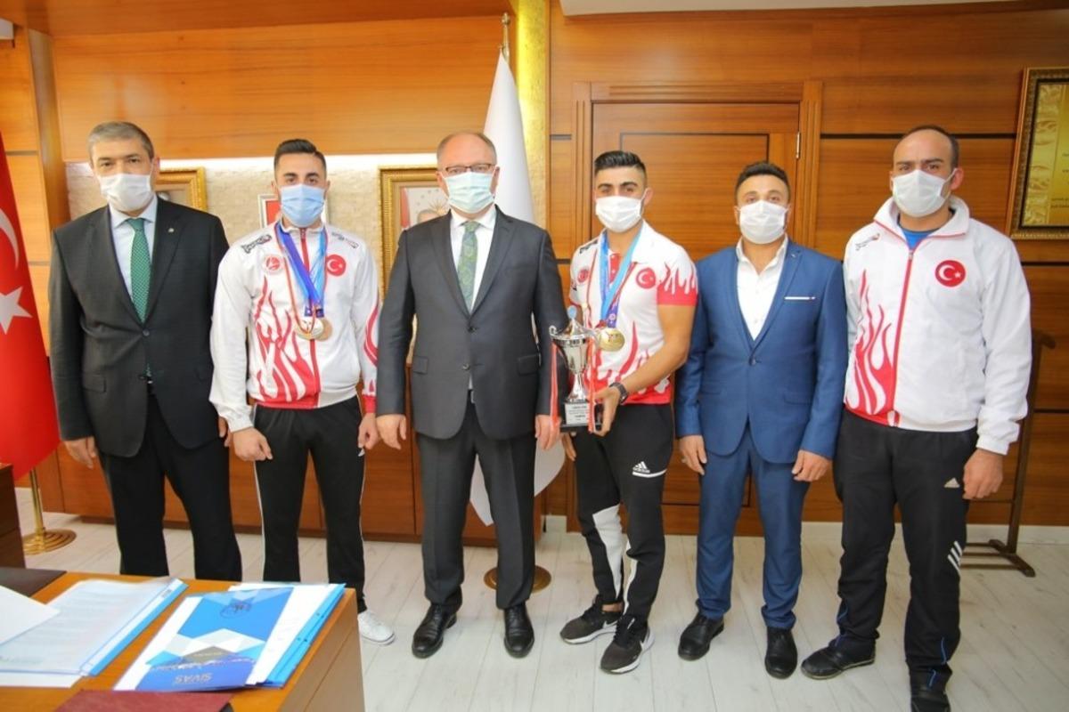 Belediye Başkanı Bilgin&rsquo;den milli sporculara &ouml;d&uuml;l