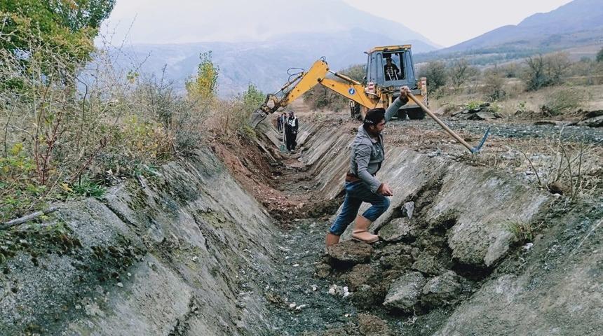 Eski ve bakıma ihtiyacı olan sulama kanalları yenileniyor