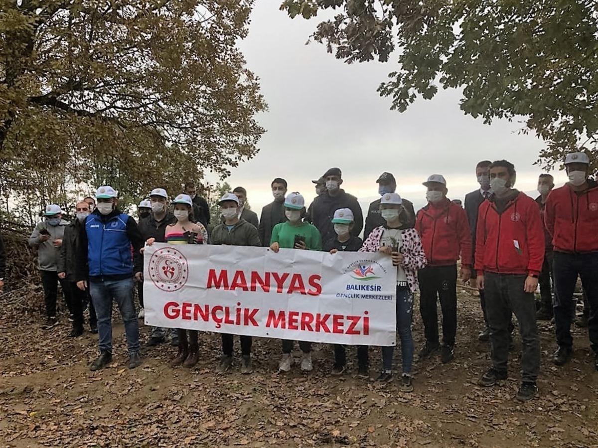 Manyas&rsquo;ta fidanlar toprakla buluştu