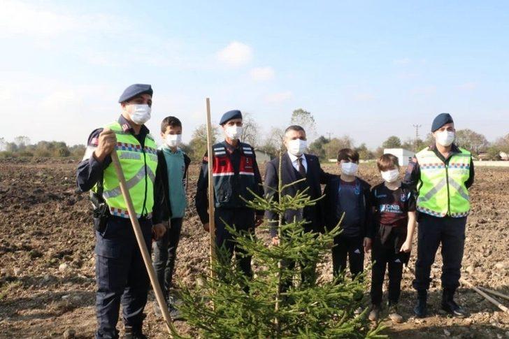 Düzce’de ‘Geleceğe nefes’ seferberliğiyle fidanlar toprakla buluştu G2