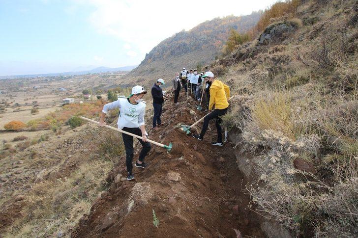 Hacılar’da bin 100 fidan toprakla buluştu G4