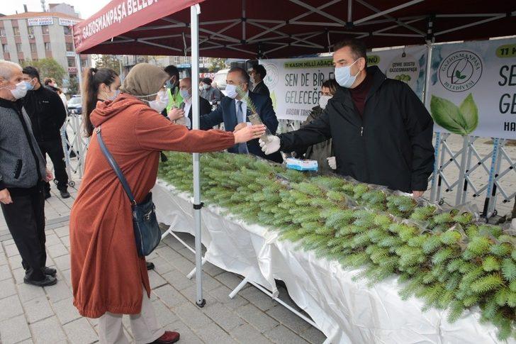 Gaziosmanpaşa’da gençler, Milli Ağaçlandırma Günü’nde fidan dikti G4