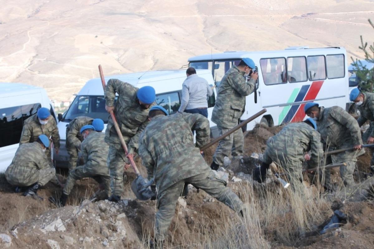 Bayburt&rsquo;ta binlerce fidan toprakla buluştu