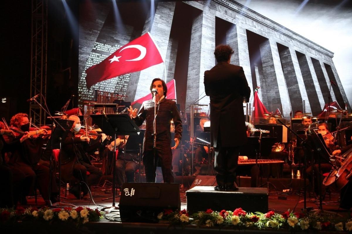 Atat&uuml;rk, sevdiği şarkılarla anıldı