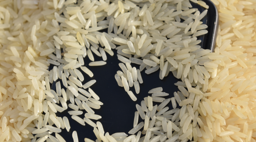 Pirince yatırmayın! Suya düşen telefonu 5 adımda hayata döndürün 