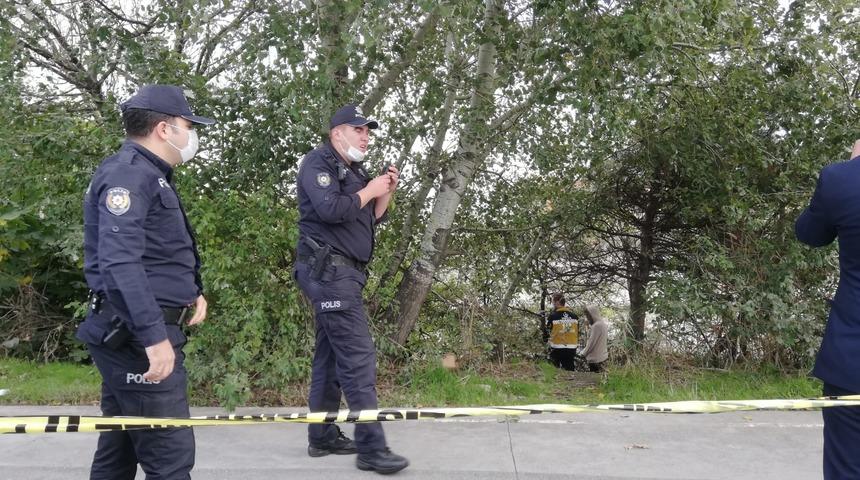 Esenyurt'ta ağaçlık alanda erkek cesedi bulundu
