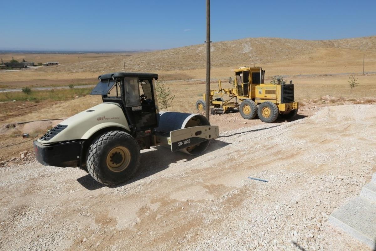 Haliliye&rsquo;nin yol yapım seferberliği s&uuml;r&uuml;yor