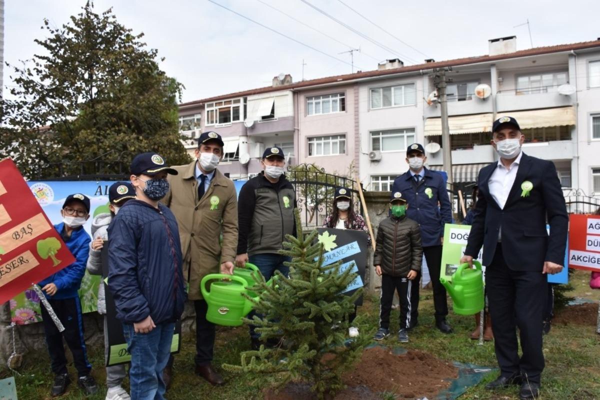 Erenler&rsquo;de fidanlar toprakla buluştu