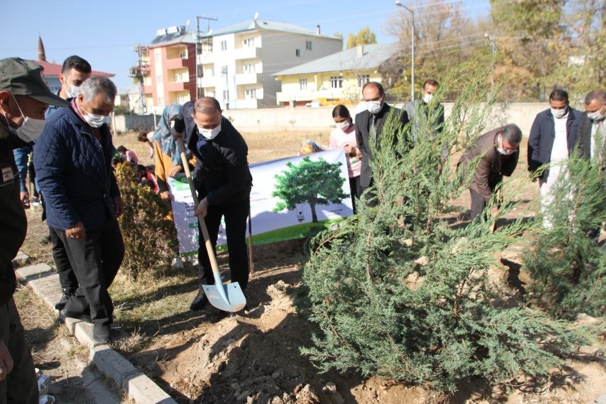 Malazgirt&rsquo;te fidan dikimi