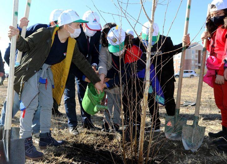 AİÇÜ’de 1000 fidan “Geleceğe nefes” oldu G5