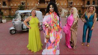 Dünya Güzelleri sıcaktan pişti