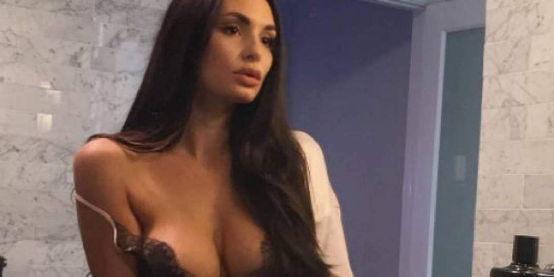 Yatak pozuyla geri d&ouml;nd&uuml;