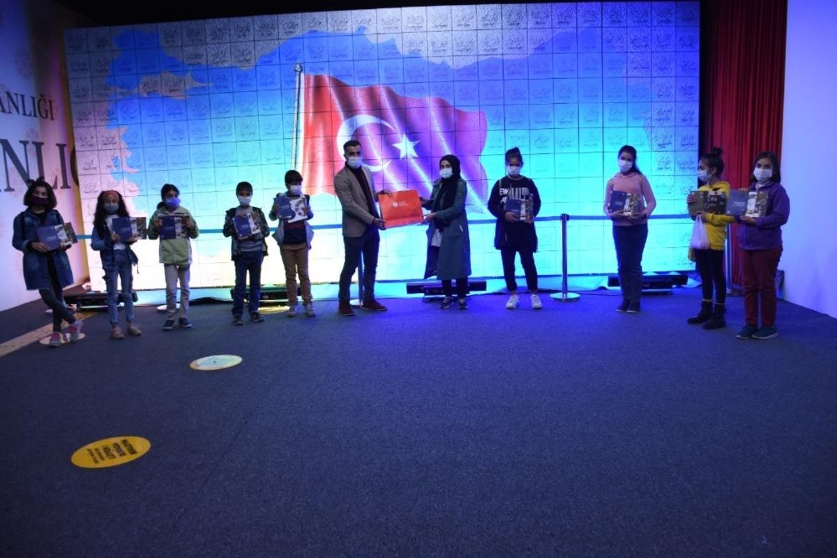 Bilgi Evi &ouml;ğrencileri Dijital G&ouml;sterim Merkezini gezdi