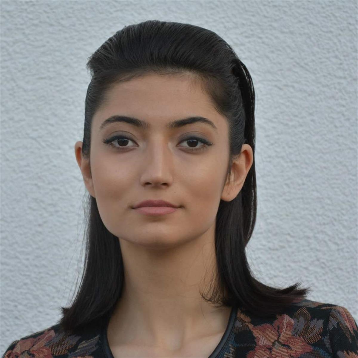 G&Uuml;NCELLEME - Denizli'de &uuml;niversite &ouml;ğrencisi gen&ccedil; kız, evinde &ouml;ld&uuml;r&uuml;lm&uuml;ş olarak bulundu