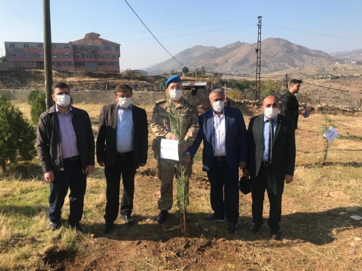 Sason&rsquo;da dikilen fidanlara şehit ve gazilerin ismi verildi