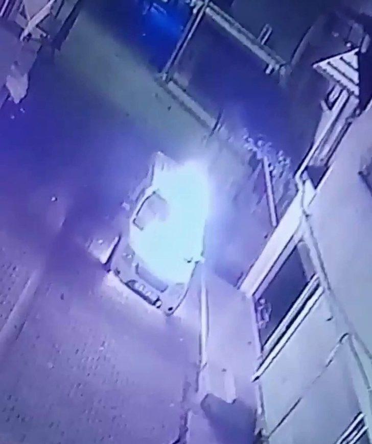 Siirt’te aracın kundaklama anı güvenlik kamerasına yansıdı G2