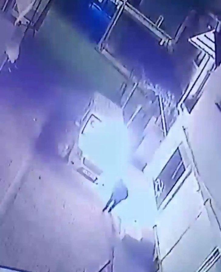 Siirt’te aracın kundaklama anı güvenlik kamerasına yansıdı G4