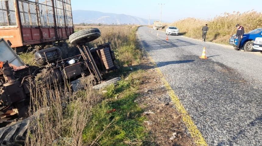 S&ouml;ke&rsquo;de trakt&ouml;r ile kamyon &ccedil;arpıştı: 1 &ouml;l&uuml;