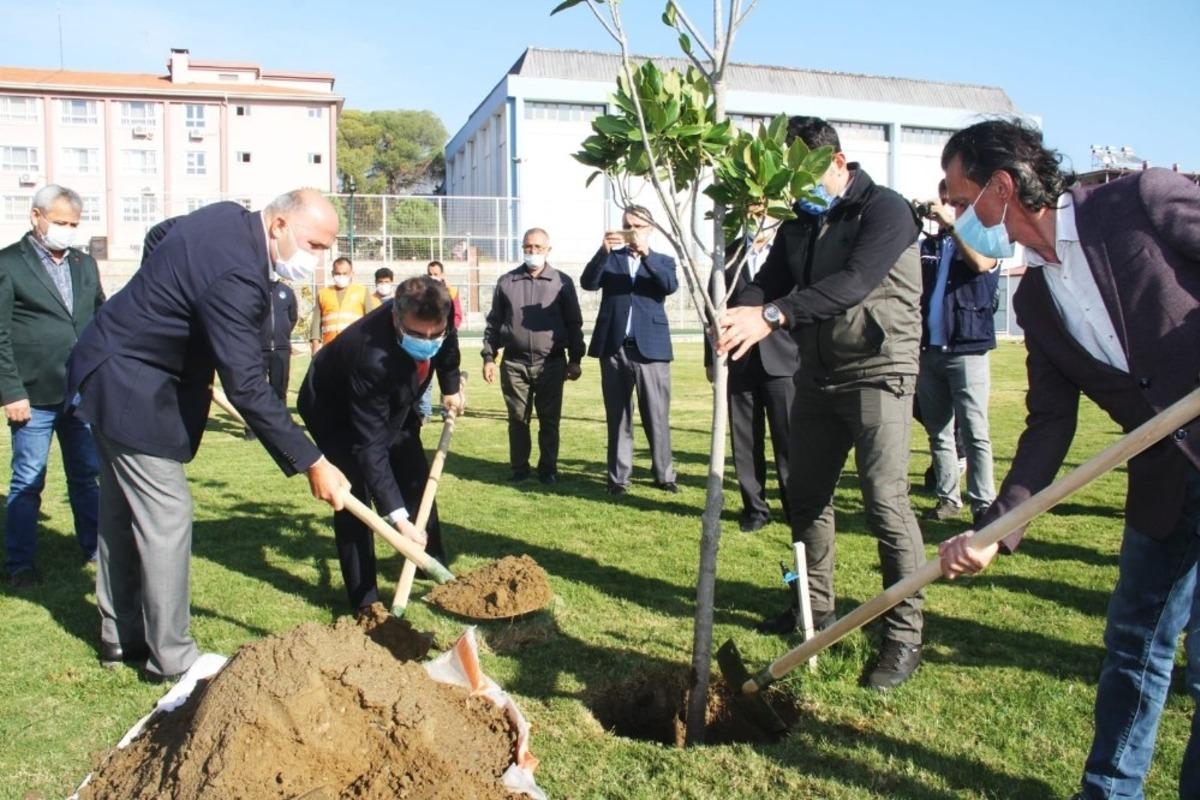 Kuyucak&rsquo;ta fidanlar toprakla buluştu